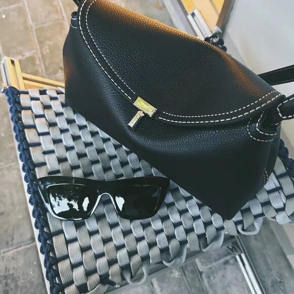 T-Lock grained-leather clutch - Picture 6 of 6